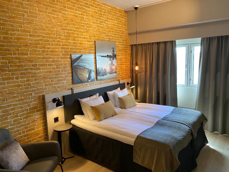Standard Double Room image 3