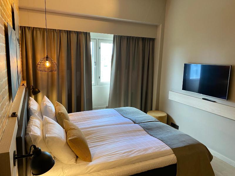Standard Double Room image 2