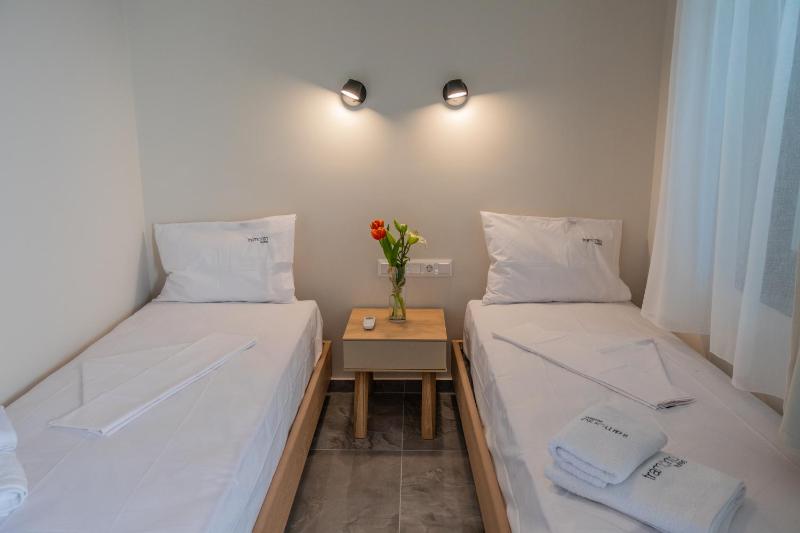 Superior Quadruple Room image 3