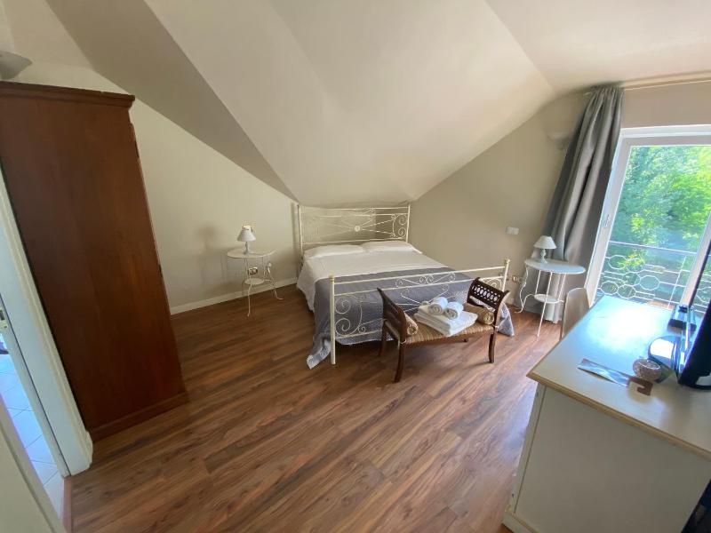 Double or Twin Room image 4