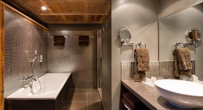 Suite South image 1