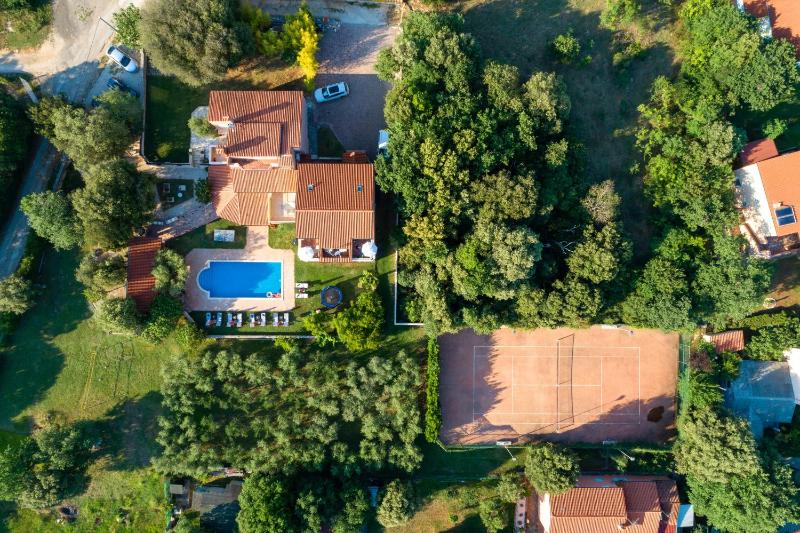 Guesthouse ''Barboska'' - big outdoor swimming pool & private tennis court - image 7