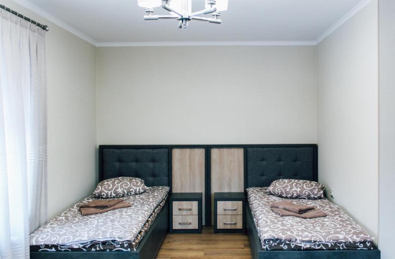 Large Twin Room image 2