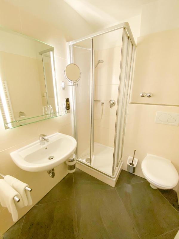 Double Room image 2