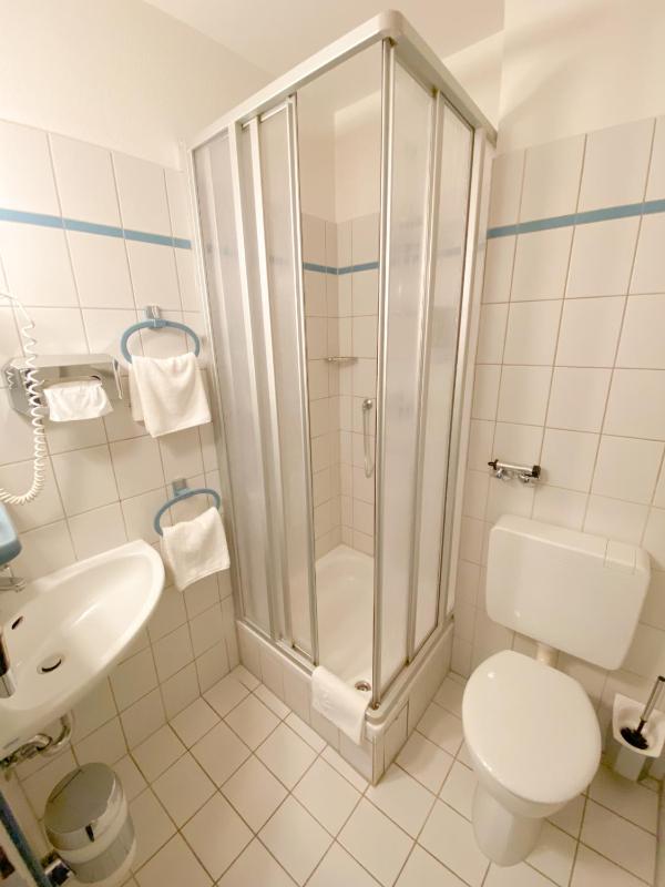 Double Room image 3