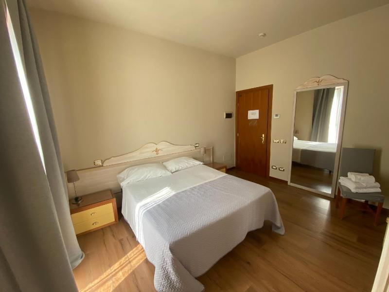 Double or Twin Room image 2