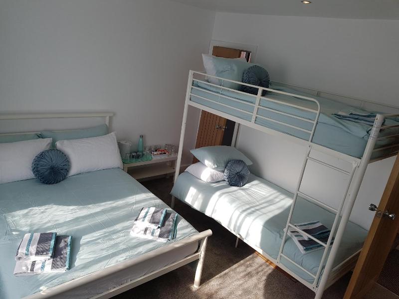 Deluxe Family Room image 2