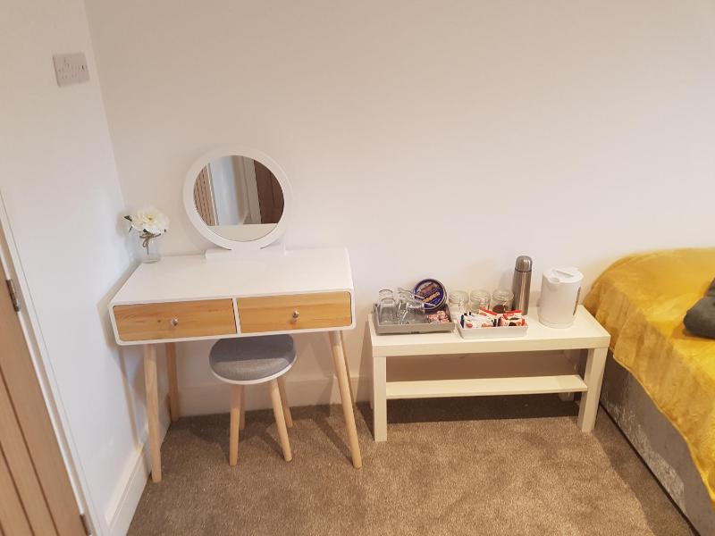 Deluxe Twin Room image 3