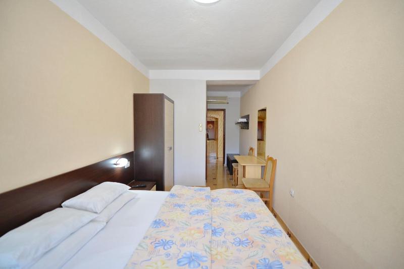 Deluxe Double Room with Sea View image 2