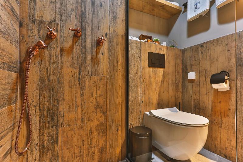 Deluxe Double Room with Sea View image 2