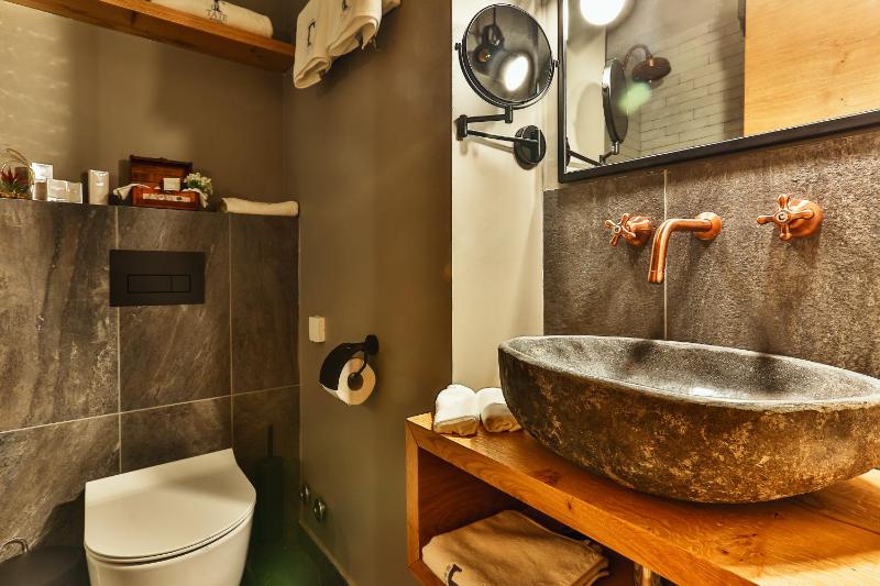 Double Room with Extra Bed image 2