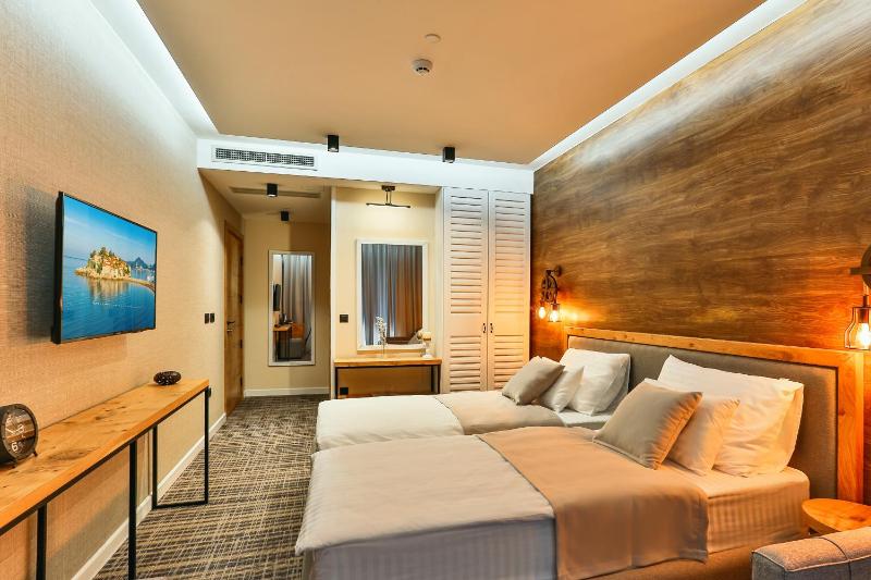 Double Room with Extra Bed image 4