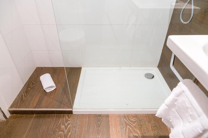 Double or Twin Room with Extra Bed and terrace image 3