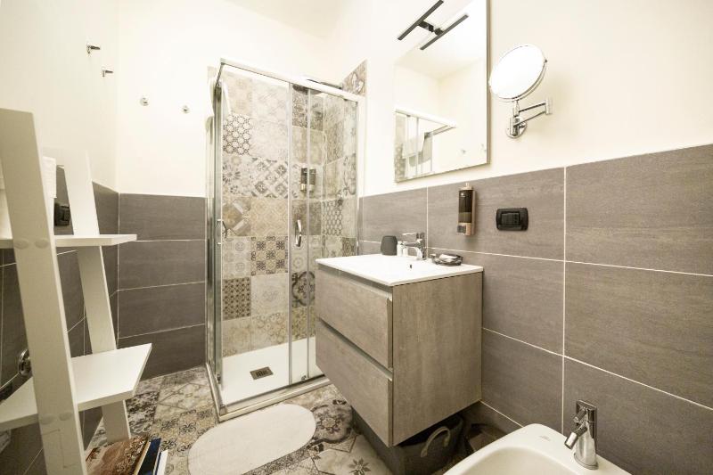 One-Bedroom Apartment image 4