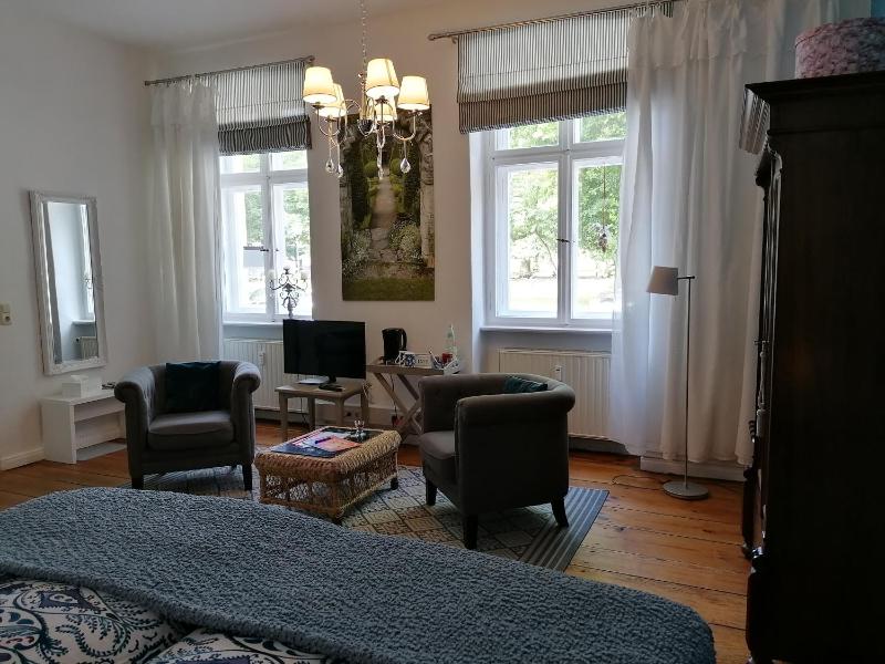 Deluxe Double Room with Shower image 4