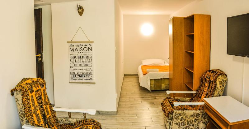 Triple Room with Private Bathroom image 3
