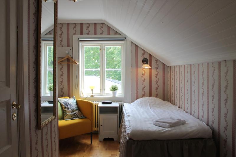 Standard Single Room image 2