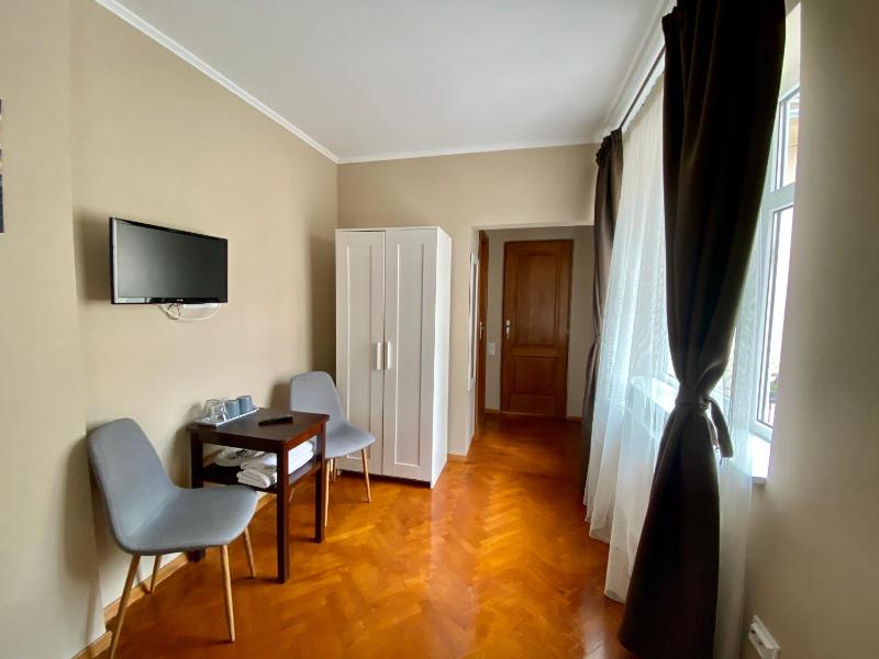 Double Room with Private Bathroom image 4