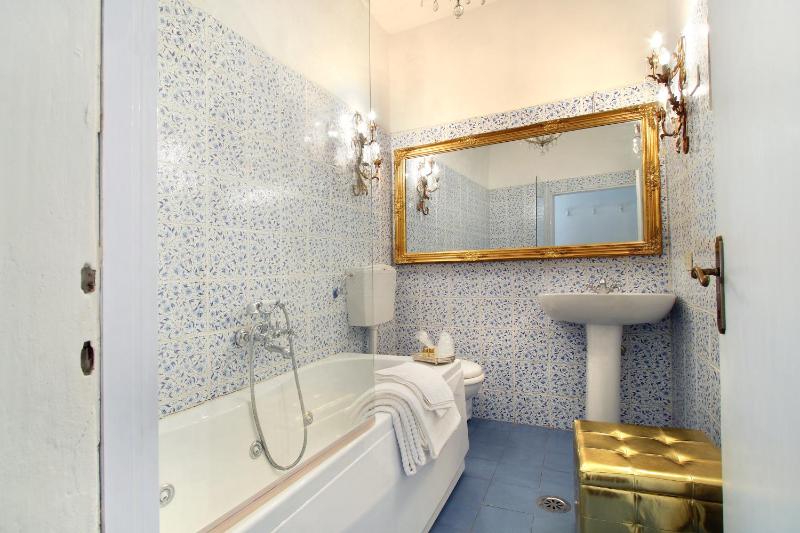 Deluxe Triple Room image 2