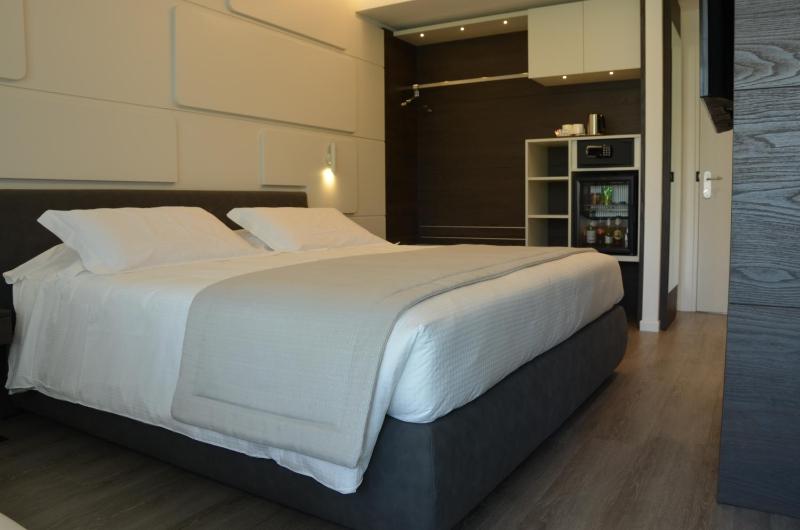 Standard Double Room image 2