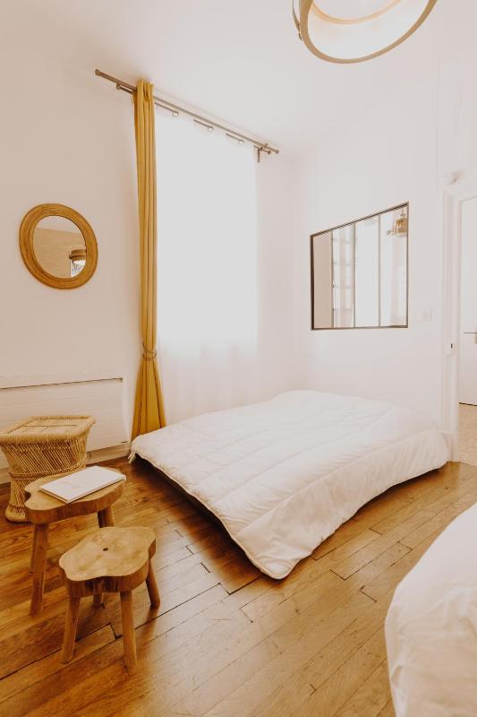 One-Bedroom Apartment image 2