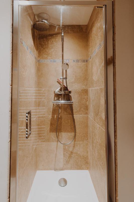 One-Bedroom Apartment image 3