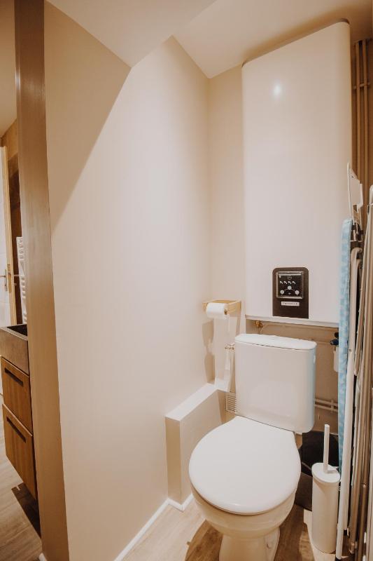 One-Bedroom Apartment image 4