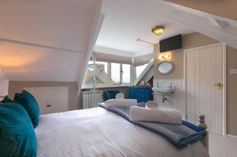 3rd Floor Double Room with Sea View image 4