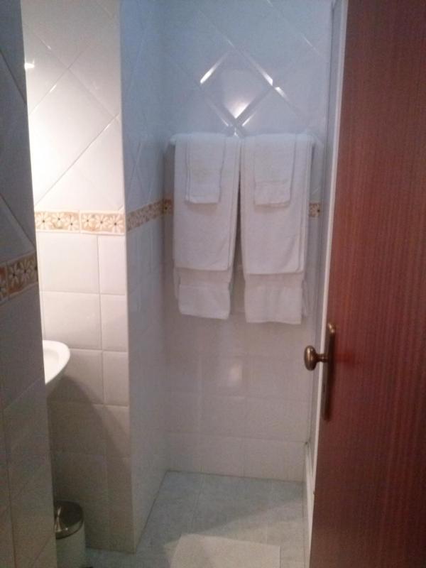Twin Room image 2