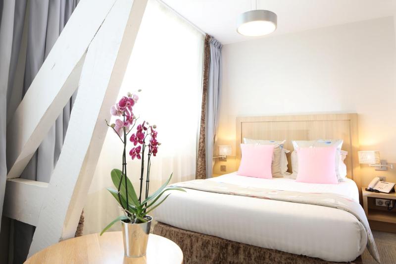Comfort Double Room with Harbour View image 3