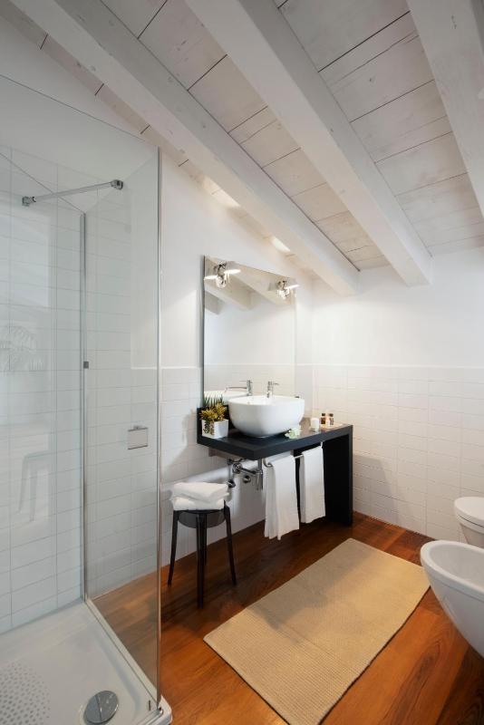 Suite with Lake View image 3