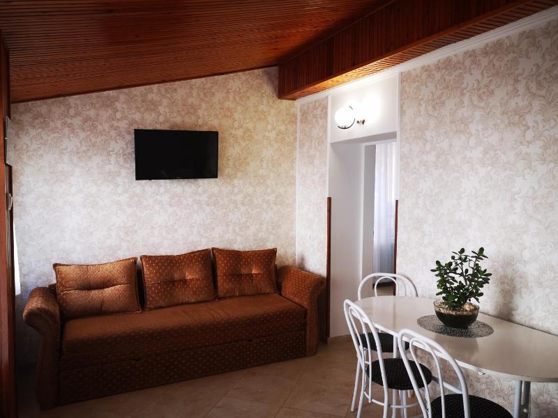 Two-Bedroom Bungalow image 3