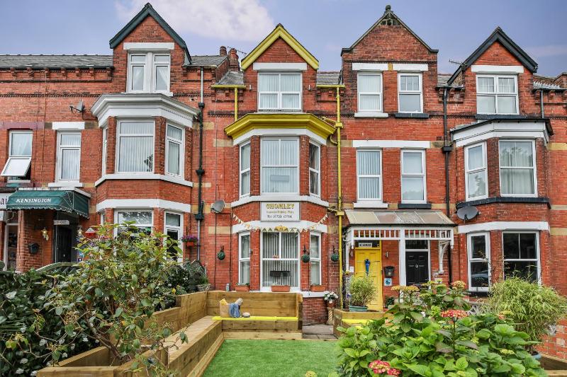Chomley holiday flats - image 1