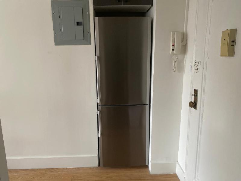 Studio Apartment image 3