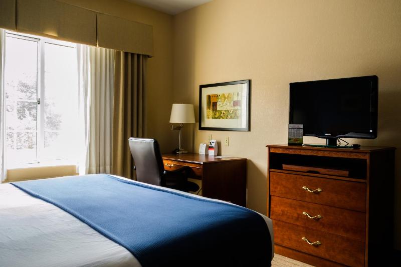 Standard King Room with Sofa Bed image 1