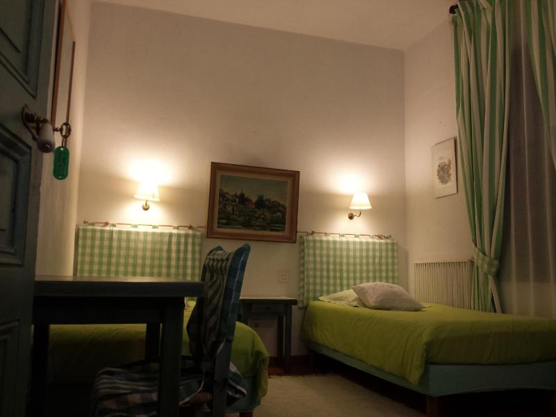 Standard Twin Room image 3