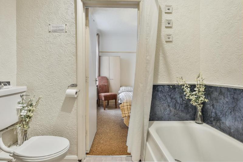 Chomley holiday flats - image 8