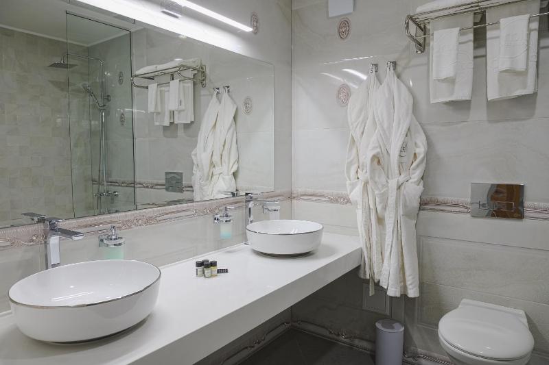 One-Bedroom Apartment image 3