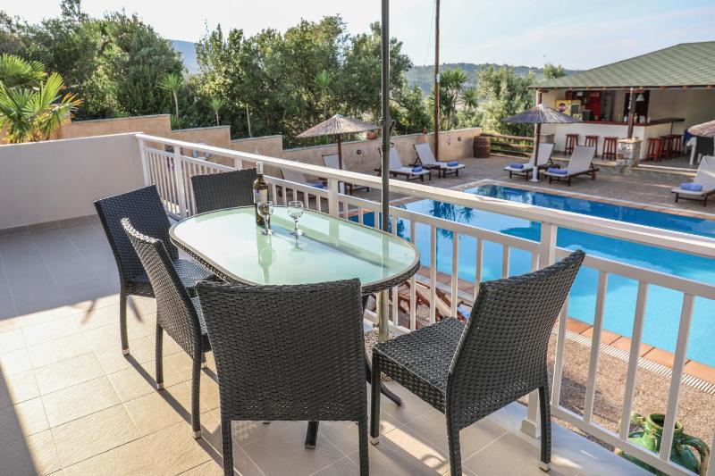 Two-Bedroom Apartment with Pool View image 1