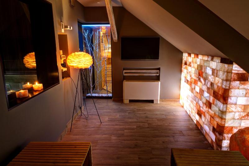 Suite with Spa Bath image 4