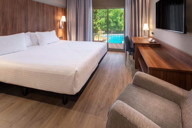Double or Twin Room with Terrace image 4