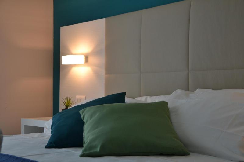 Economy Triple Room image 2