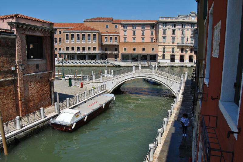 Superior Room with canal view image 3