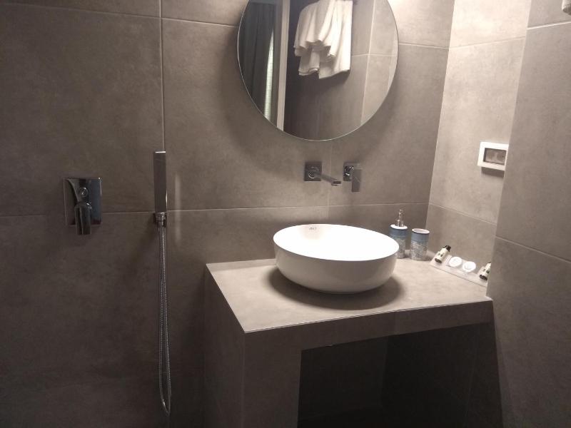 Deluxe Twin Room image 2