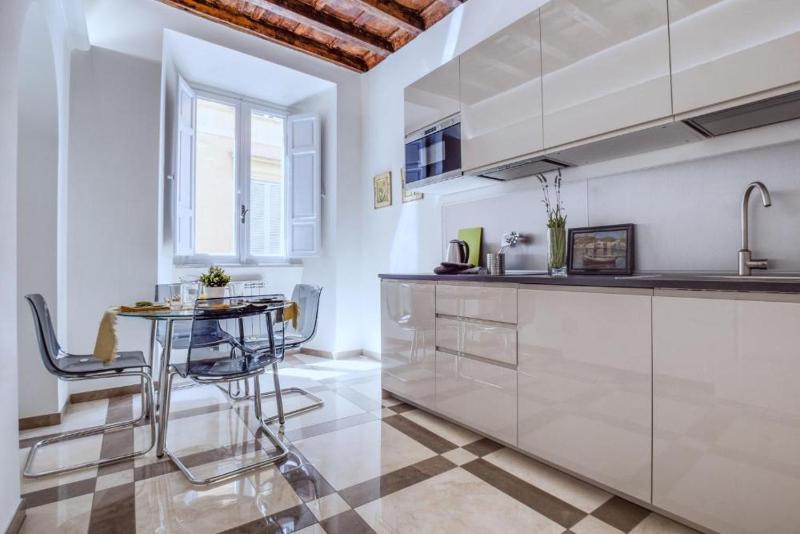 One-Bedroom Apartment image 4