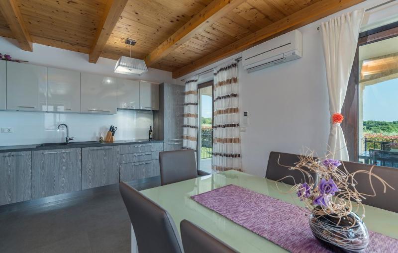 Villa Vanesa with Private Pool nearby Porec - image 11