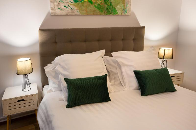 Double Room with Balcony image 3