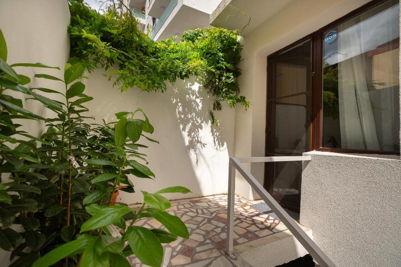 Double Room with Balcony image 2
