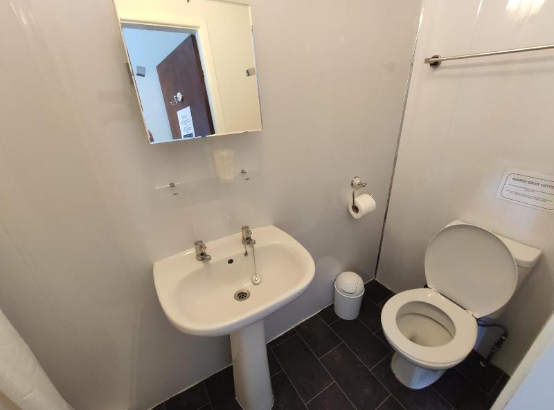 Triple Room with Private Bathroom image 2