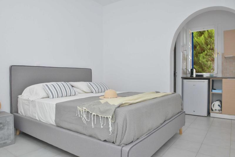 Studio (2 Adults) image 1